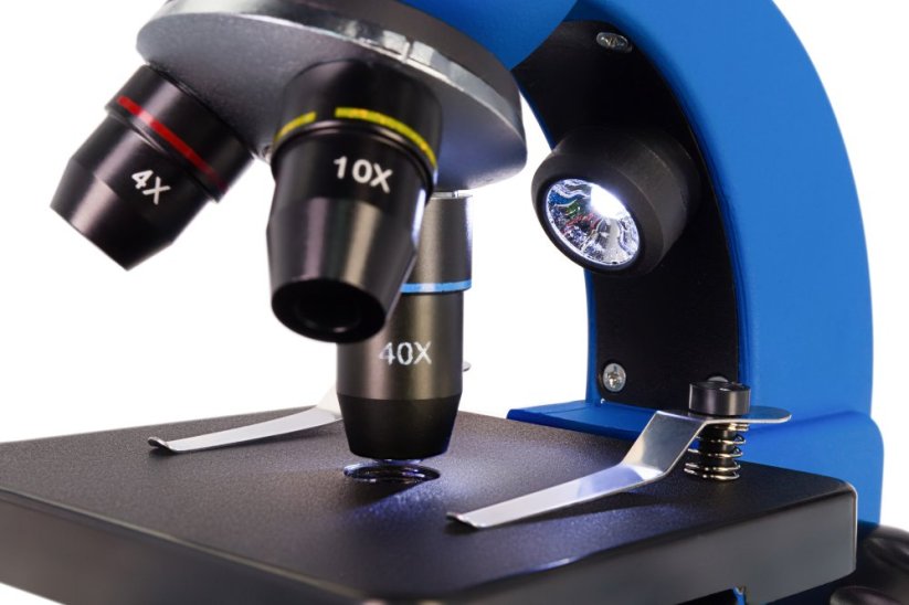Mikroskop so vzdelávacou publikáciou Discovery Nano Gravity